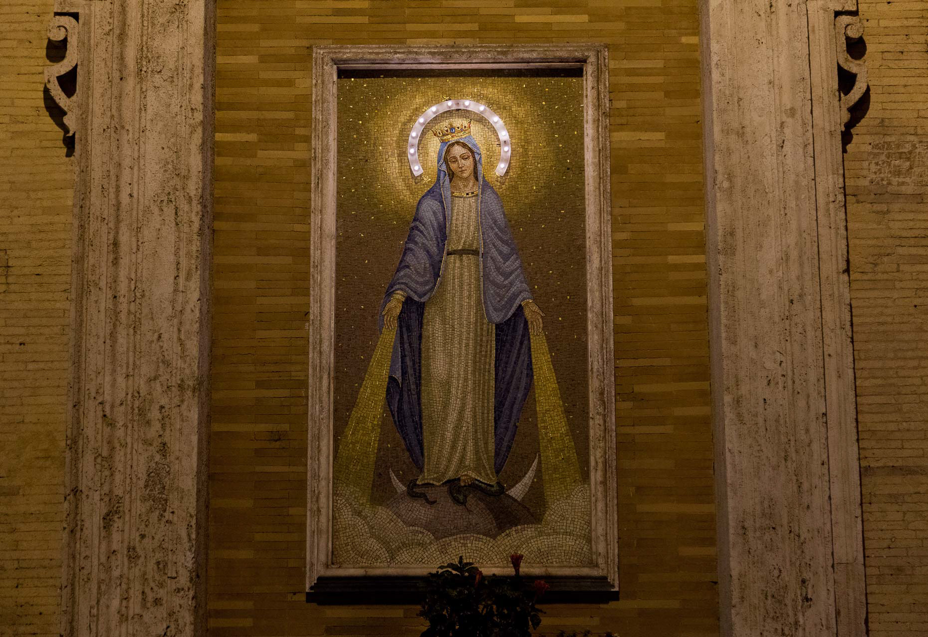 RomaChurchVMaryatNight